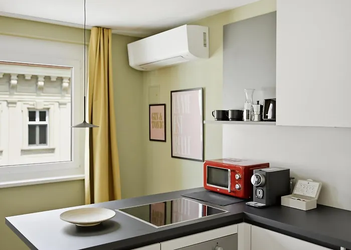 Premium With Air Conditioning - Doverys Yard