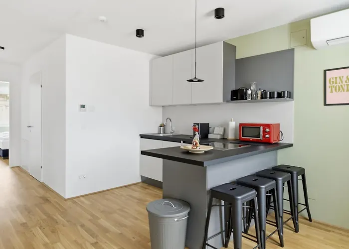 Premium With Air Conditioning - Doverys Yard